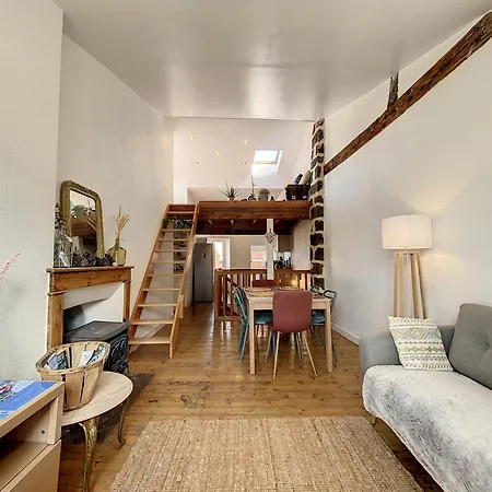 Holiday home Maison Atypique - Centre Historique - Puy En Velay *